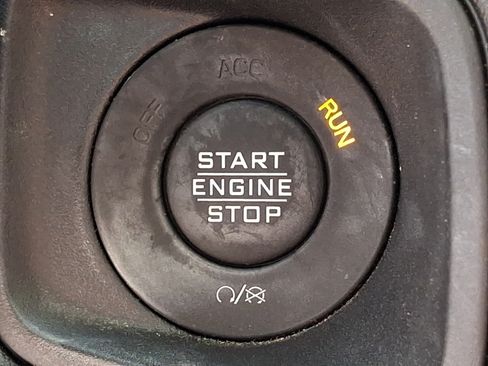 Used 2024 Jeep Wrangler Unlimited w/ Convenience Group AWD/4WD image 27