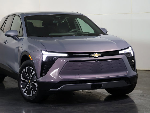 Used 2025 Chevrolet Blazer EV LT FWD image 6