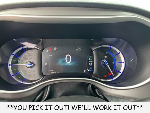 Used 2023 Chrysler Pacifica Touring-L FWD image 14