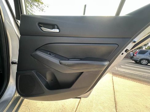 Used 2022 Nissan Altima 2.5 SV FWD image 32