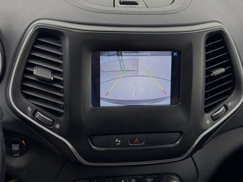 Used 2019 Jeep Cherokee Latitude Plus image 14