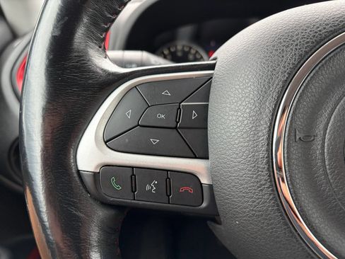 Used 2017 Jeep Renegade Trailhawk w/ Popular Equipment Group AWD/4WD image 29