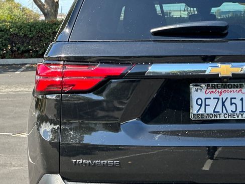 Used 2023 Chevrolet Traverse LT image 50