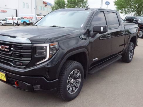 Used 2024 GMC Sierra 1500 AT4 w/ Technology Package AWD/4WD image 3