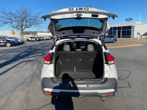 Used 2020 Nissan Kicks SR w/ SR Premium Package image 9