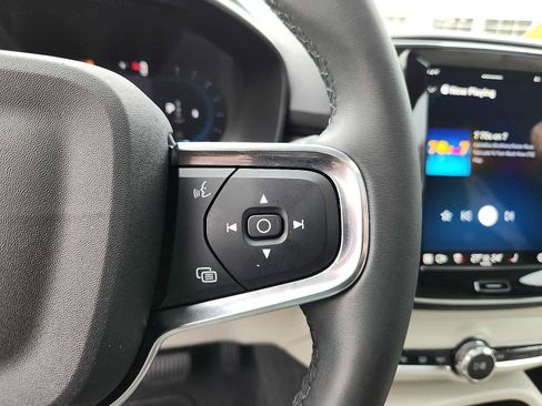 Certified 2023 Volvo XC40 B5 Plus w/ Protection Package Premier image 20