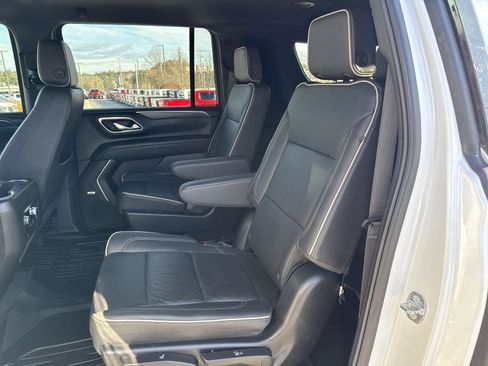 Used 2024 GMC Yukon XL SLT image 13