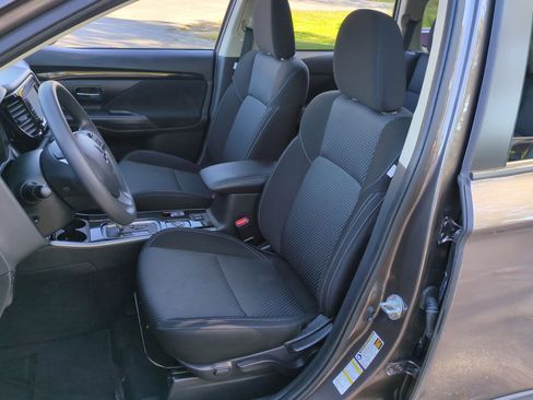 Used 2020 Mitsubishi Outlander ES image 18