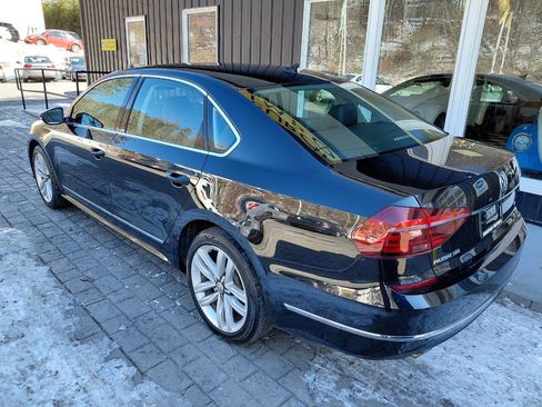 Used 2017 Volkswagen Passat 1.8T SEL Premium image 8