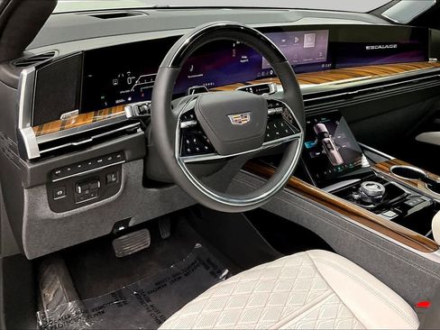 Used 2025 Cadillac Escalade Sport Platinum w/ LPO, Floor Liner Package AWD/4WD image 17