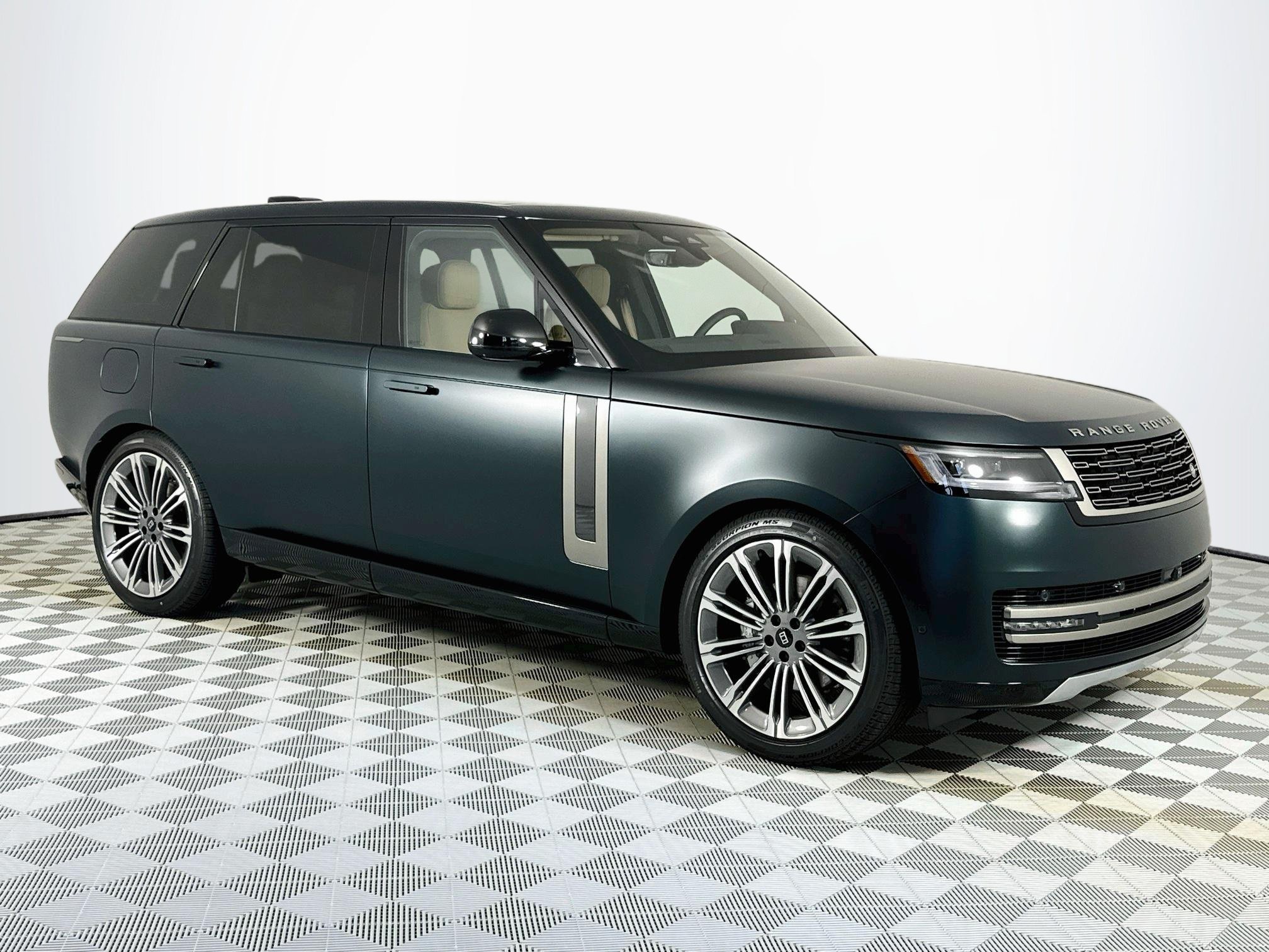 New 2027 Land Rover Range Rover Long Wheelbase SE AWD/4WD image 3