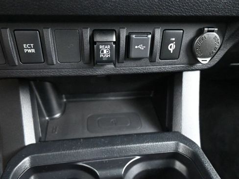 Used 2020 Toyota Tacoma TRD Sport AWD/4WD image 14