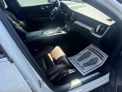 Used 2022 Volvo XC60 B6 Inscription w/ Advanced Package image 11