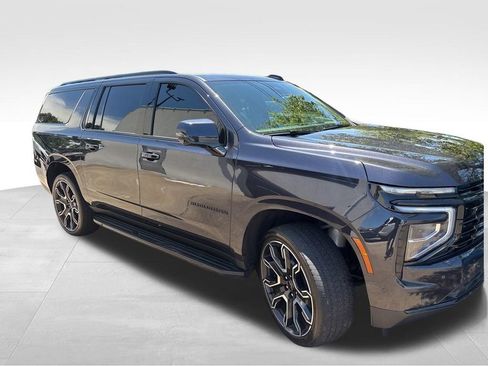 Used 2025 Chevrolet Suburban RST w/ Advanced Technology Package AWD/4WD image 10