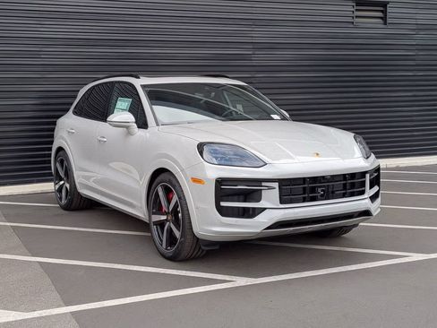 Certified 2025 Porsche Cayenne S AWD/4WD image 9