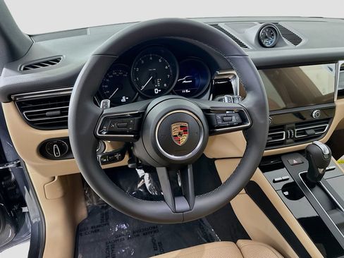 Certified 2026 Porsche Macan AWD/4WD image 12