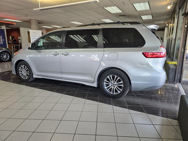 Used 2019 Toyota Sienna XLE w/ XLE Navigation Package FWD image 6