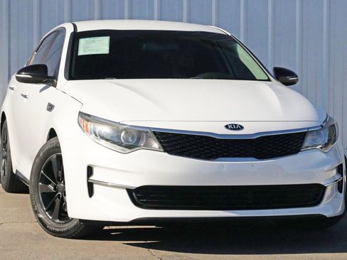 Used 2017 Kia Optima LX w/ Value Package image 2