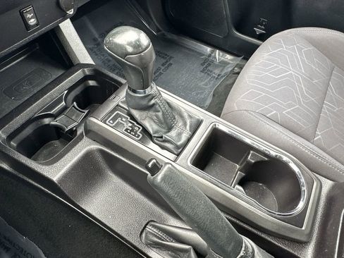 Used 2016 Toyota Tacoma TRD Sport w/ Towing Package image 28