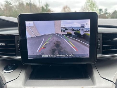 Certified 2022 Ford Explorer XLT w/ Equipment Group 202A AWD/4WD image 29
