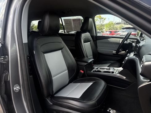 Used 2022 Ford Explorer XLT w/ Equipment Group 202A AWD/4WD image 26
