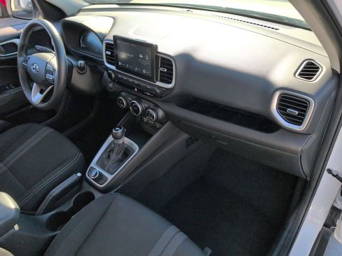 Used 2025 Hyundai Venue SEL image 32