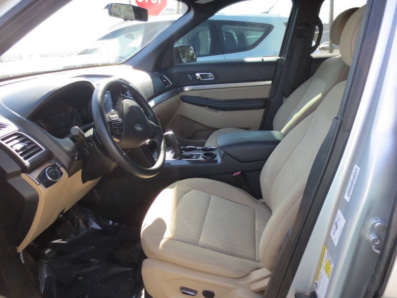 Used 2017 Ford Explorer FWD image 6