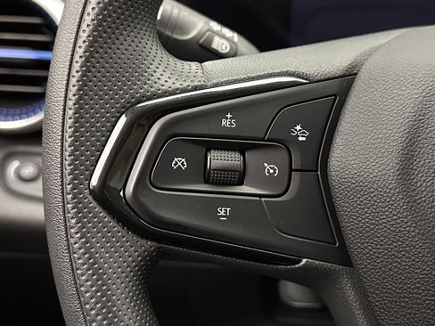 Used 2025 Chevrolet Trax LT FWD image 18