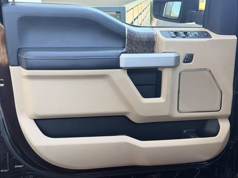 Used 2018 Ford F250 Lariat w/ Lariat Value Package AWD/4WD image 15