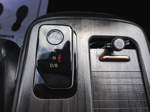 Used 2023 Nissan Ariya AWD image 32
