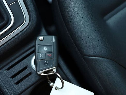 Used 2016 Volkswagen Golf SE image 37