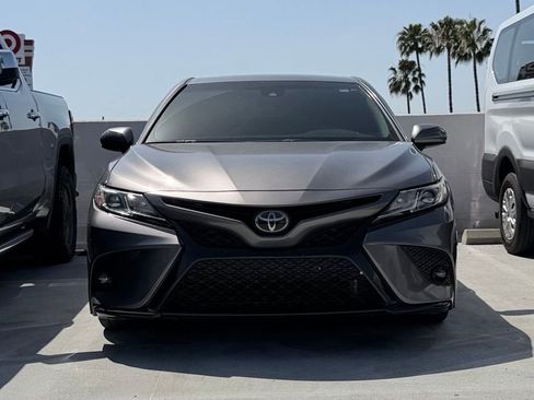 Used 2018 Toyota Camry SE image 2
