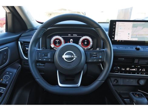 Used 2024 Nissan Rogue Platinum w/ Platinum Premium Package image 16