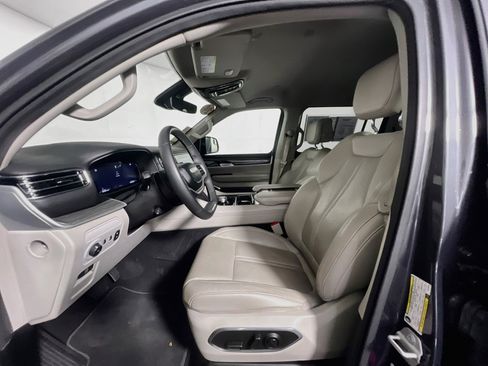 Used 2024 Jeep Wagoneer Series II w/ Flexible Seating Group RWD image 14