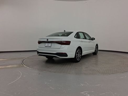 Used 2025 Volkswagen Jetta Sport image 9