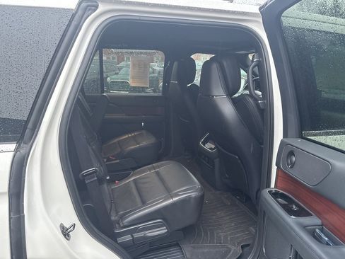 Used 2023 Lincoln Navigator Reserve image 11