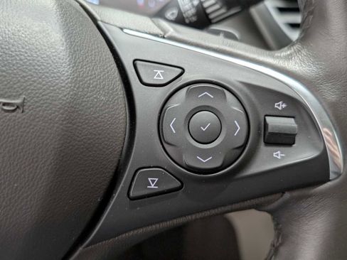 Used 2017 Buick LaCrosse Preferred image 31