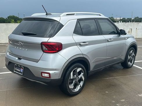 Used 2024 Hyundai Venue SEL FWD image 13