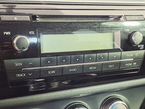 Used 2015 Toyota Corolla L image 24