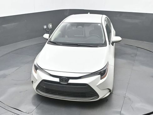 Used 2025 Toyota Corolla LE FWD image 16