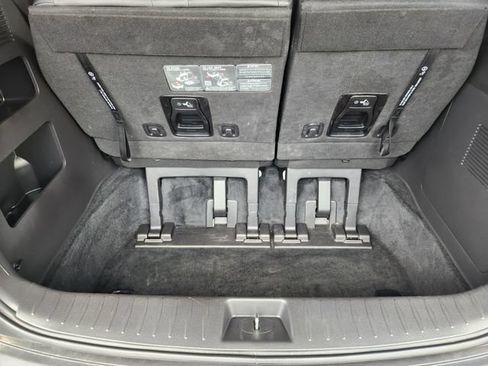 Used 2025 Kia Carnival EX FWD image 28