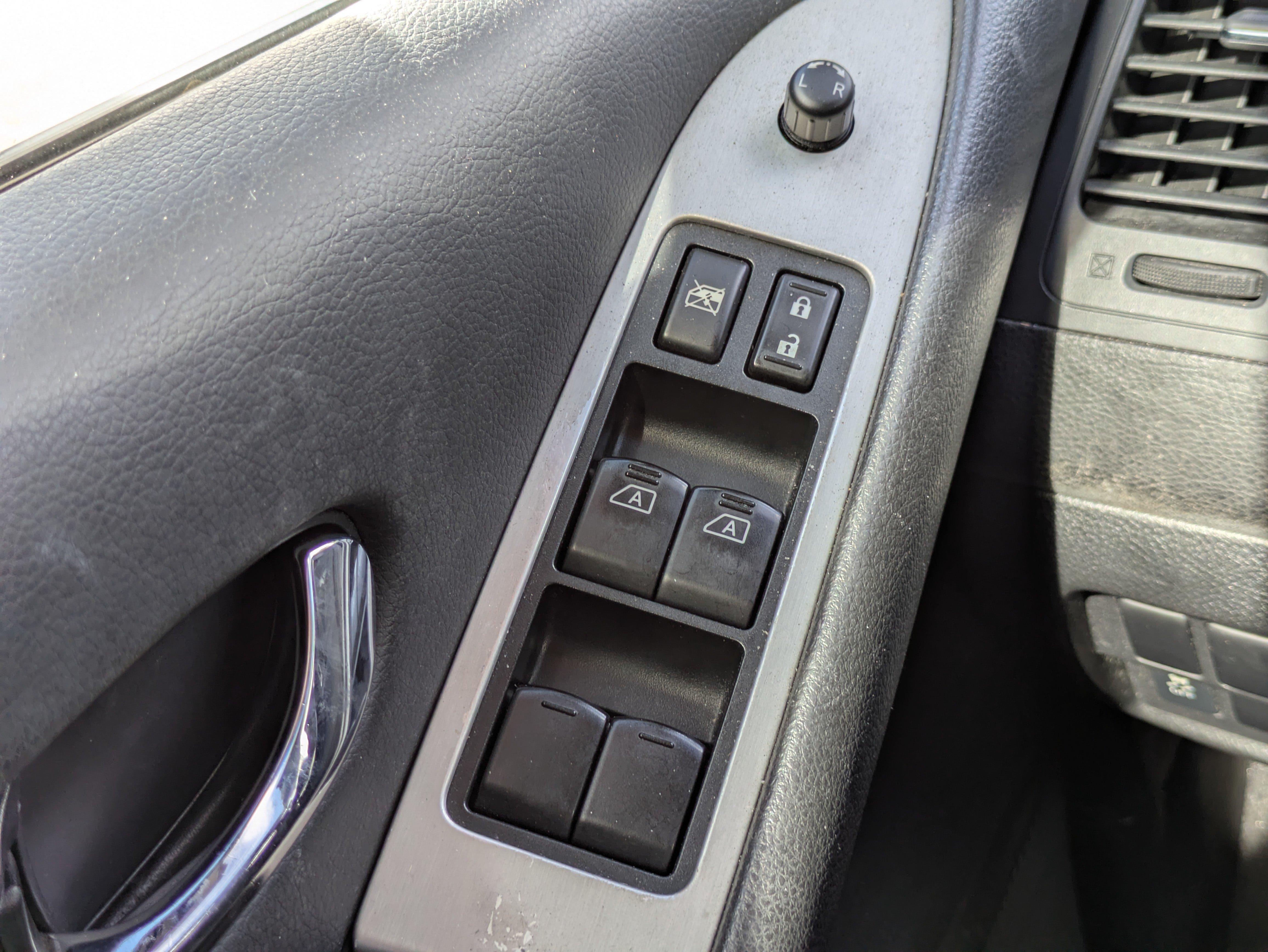 Used 2011 Nissan Murano S AWD/4WD image 21