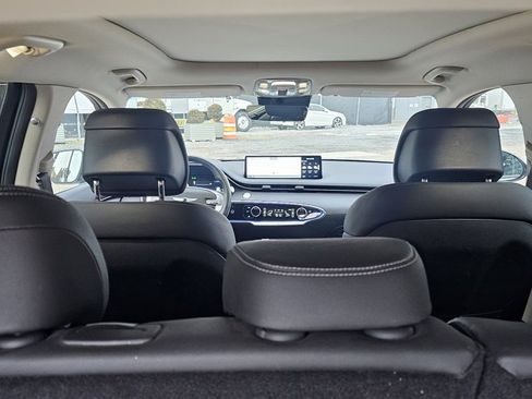 Used 2022 Genesis GV70 2.5T w/ Advanced Package image 8