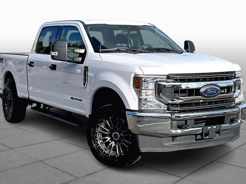 Used 2021 Ford F250 XLT w/ FX4 Off-Road Package image 3