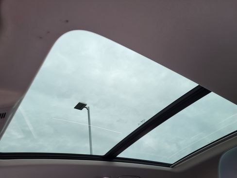 Used 2022 Volkswagen Taos SE w/ Panoramic Sunroof Package image 27