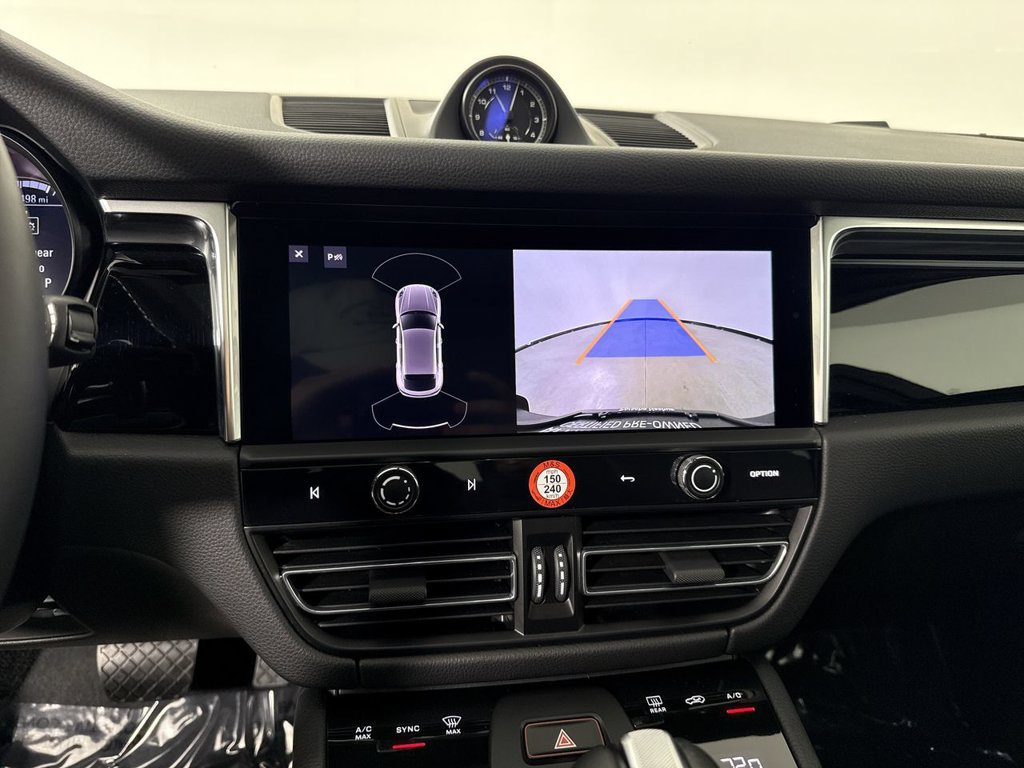 Certified 2025 Porsche Macan AWD/4WD image 30