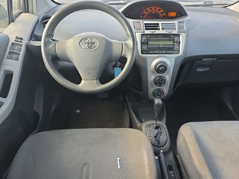 Used 2010 Toyota Yaris 4-Door Hatchback image 16