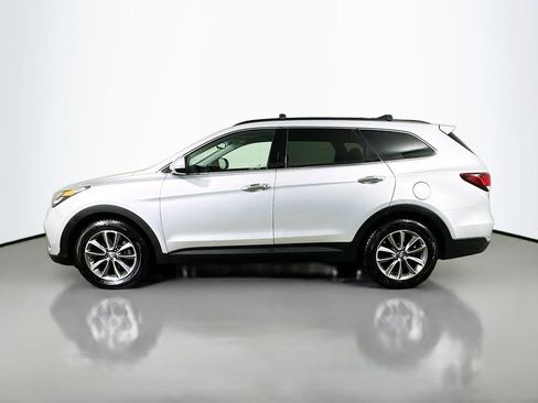 Used 2017 Hyundai Santa Fe SE image 4