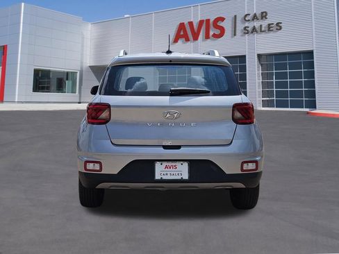 Used 2025 Hyundai Venue SEL FWD image 5