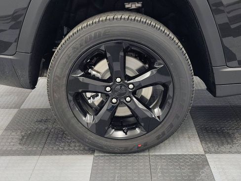 New 2025 Jeep Grand Cherokee L Altitude image 12